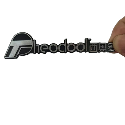 Logotipo de metal personalizado fabricado profissionalmente em alumínio final para sinalização personalizada