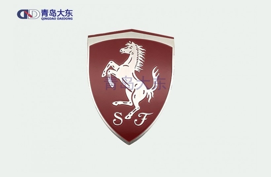 Logotipo de carro de metal personalizado ideal para a sua estratégia de marca
