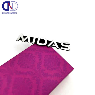 Produção personalizada de logotipo de metal de alumínio para necessidades de instalação OEM